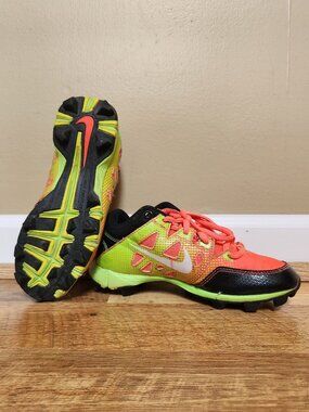 Nike Girls Size 1 Softball Cleats